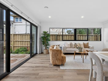 Modern Comfort in a Coveted Neighbourhood