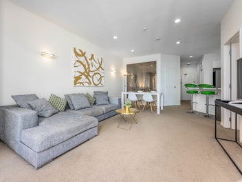 Stop Renting! Massive 2-Bed with Car Park