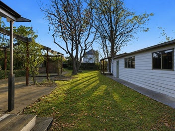 A Whopportunity in Woolston!