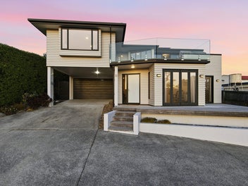 Harbour Views & Holiday Living Every Day