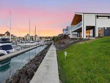 Stunning Waterfront Home with 14m Marina Berth