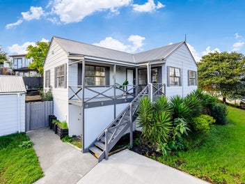 Large Home with 3 Bedrooms & 3 Utility Rooms!
