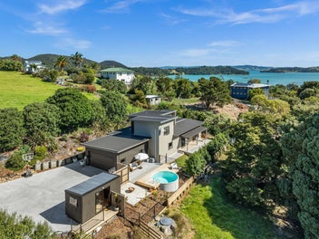 Walk to the beach and village - ideal location