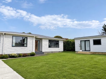 Family Living on a Flat 903m² Section