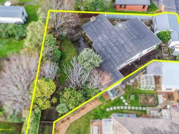 Sunny & Private Family Home!