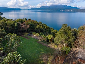 Waterfront Paradise, 2 Stunning Lakeside Sections