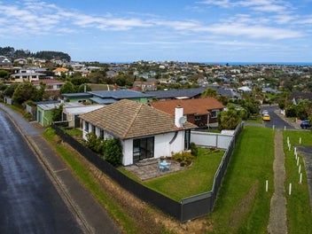 Easy Care Living in Sought After Waverley