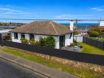 Easy Care Living in Sought After Waverley