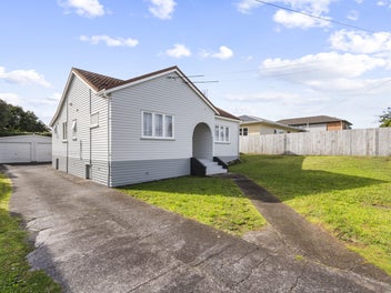 CITY-FRINGE FREEHOLD WITH POTENTIAL!