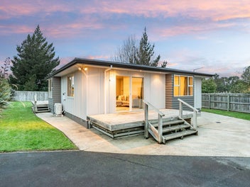 Modern & easy-care & ready now
