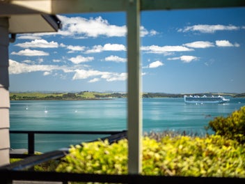 Panoramic Paradise: A Waterfront Canvas