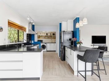 Modernised, Move In Ready With City Convenience