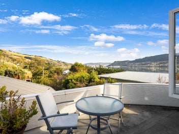 A family haven with harbour views