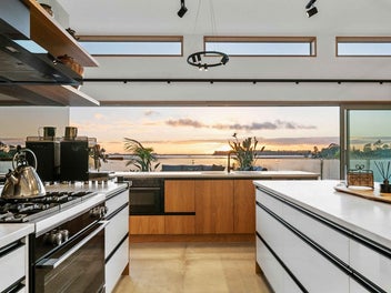 International Style, Coastal Kiwi Living
