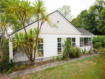 Nice Lifestyle with Trees - Close to Town