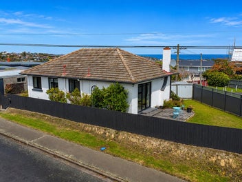 Easy Care Living in Sought After Waverley