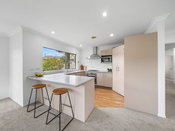 Overseas owners want SOLD - AUCTION