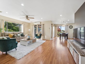 Private Family Living In Avondale