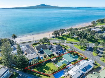 Beachside cottage with history and possibility