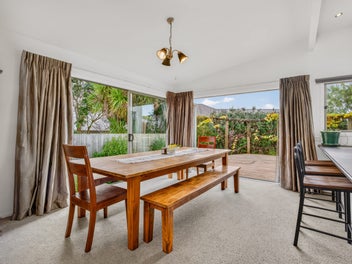 CENTRAL LIVING. CLEVER BUYING!