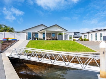 The Waterfront Retreat