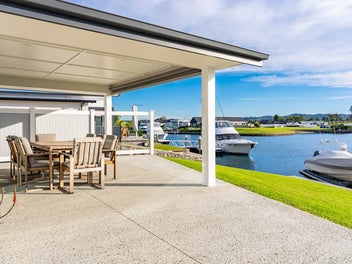 The Waterfront Retreat