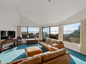 Endless Views, Privacy, Exceptional Family Living