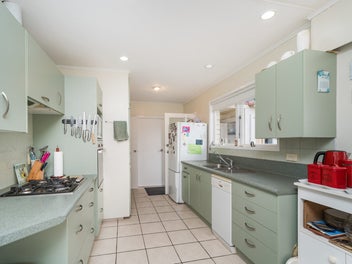 Space to Grow and Enjoy - 951m2 Section!