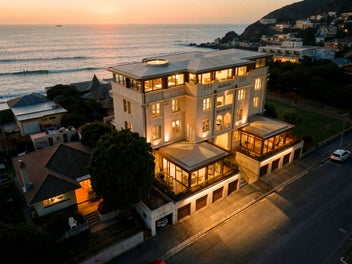 Blue-chip St Clair Beach living or Lock and Leave