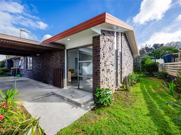 Fully Renovated 2-Bedroom Home in Papakura