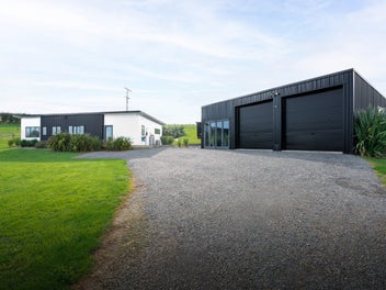 Lifestyle, space and views in prime location
