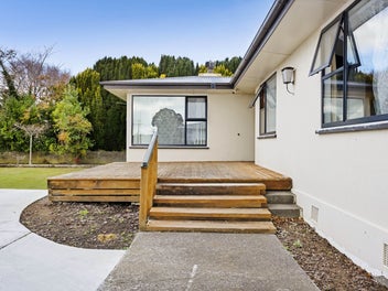 A Home That Delivers - Rural Views Included