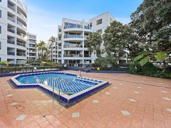 Prestigious Takapuna Beachside Living!