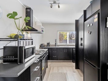 Fully Renovated Family Home + Sleepout