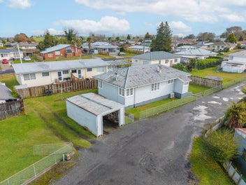 Must be sold! - 5 Houses - 1 Title