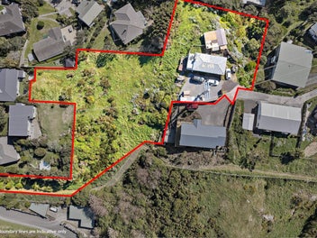 INCREDIBLE DEVELOPMENT OPPORTUNITY WITH SEA VIEWS!