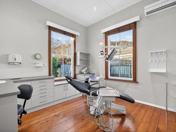 Boutique Professional Rooms Between the Colleges