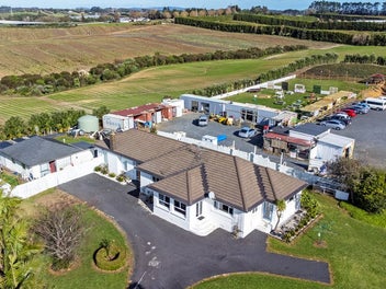 Exceptional Lifestyle & Business Opp on 1ha