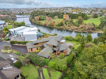 Exceptional Family Living with Panoramic Views