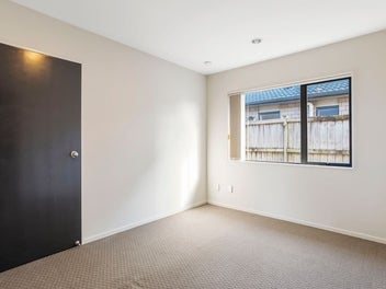 Solid Brick & Tile Family Home in Quiet Cul-de-Sac