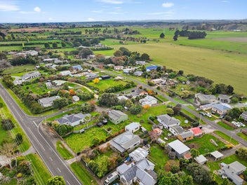 Country Living - Minutes From Town