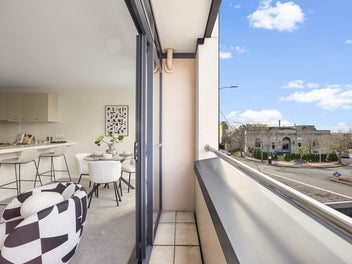 Top of Parnell Village – Spacious 1 Bedroom + ...
