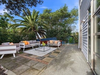 Exceptional Supersized Home – Westlake Zone