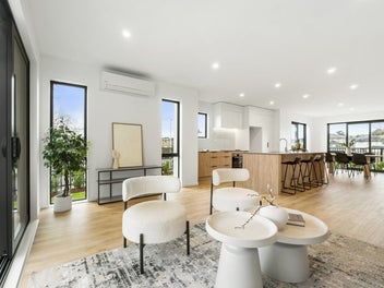 Homestar Standalone with Panoramic Views & Sun
