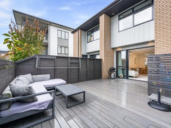 A deck Kiwi Summers were made for!
