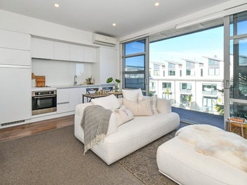 High Ceilings, Big Comfort, Great Location