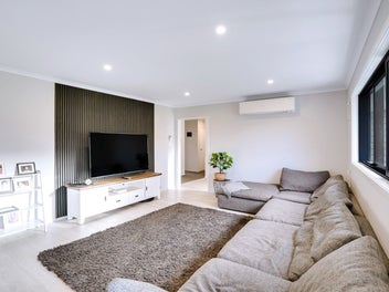 Modern Family Living with Stunning Hakarimata...