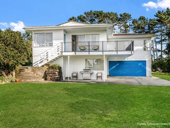 Modern Renovated Lifestyle Retreat.