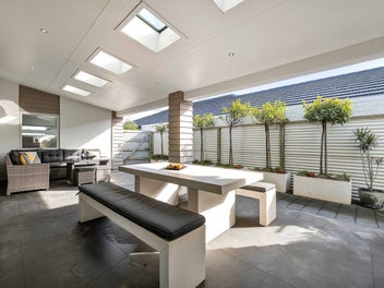 Stunning GJ Gardner Home, next to the Golf Course!