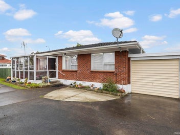Owners relocating: This must be sold!